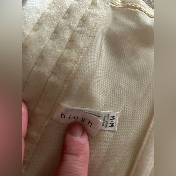 Floral Embroidered Bustier - Picture 4 of 6